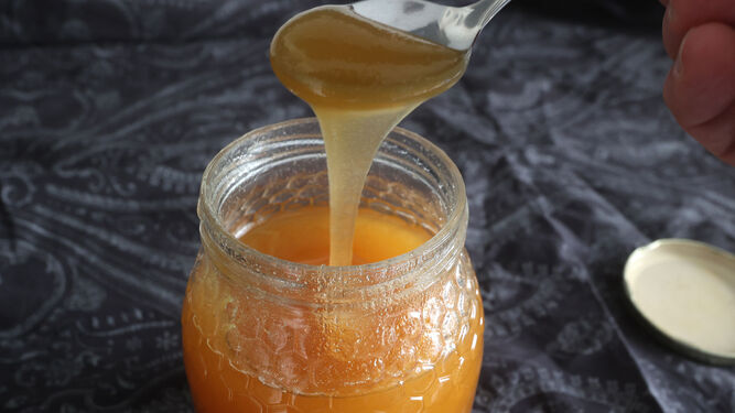 Un tarro de miel, producto que multiplica su demanda en estas fechas.