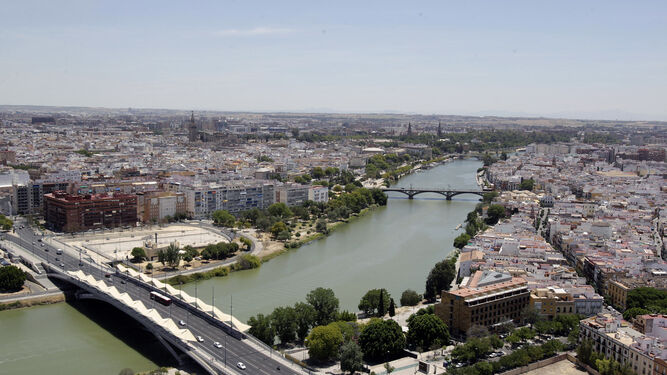 Vista panorámica de la ciudad en torno al Guadalquivir.