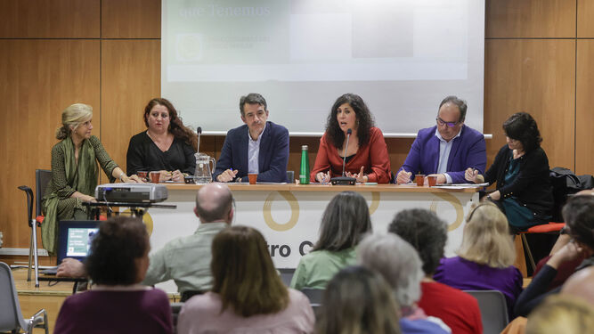 De izqda. a dcha., Valle López-Tello, Clara Isabel Márquez, Fernando Pavón, Sandra Heredia y Juan Antonio Ruiz Macías.