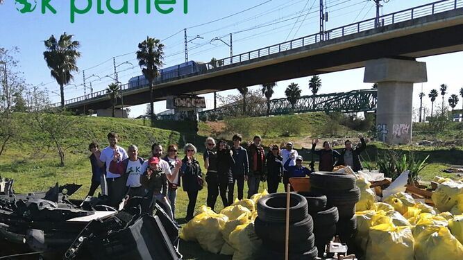 Recogida de residuos organizada por OKPlanet Sevilla el pasado enero.