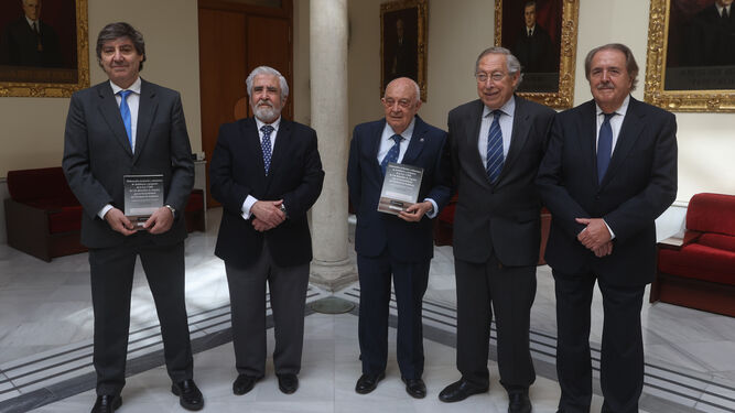 De izquierda a derecha: Óscar Fernández León, Wenceslao Olea, Antonio Pérez Marín, Francisco López Menudo y Rafael Fernández Valverde.