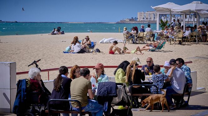 De Cádiz a Almería, sol, playa y relax en la pretemporada veraniega.