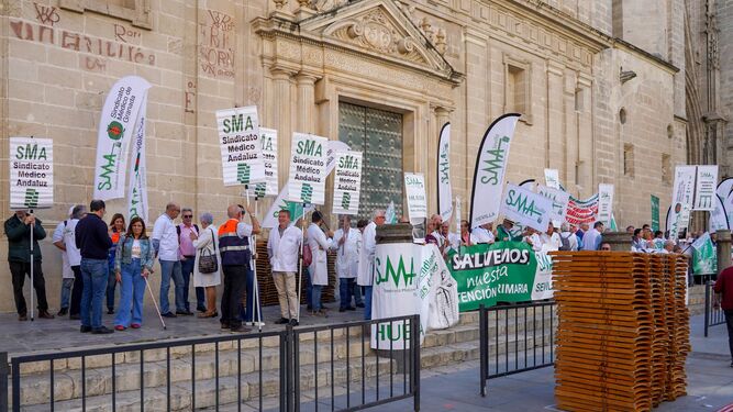 La última concentración convocada por el Sindicato Médico Andaluz ante los servicios centrales del SAS en Sevilla.
