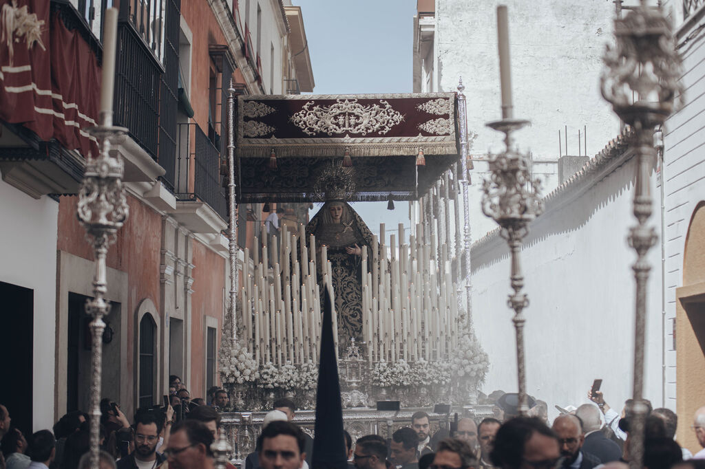 las im&aacute;genes de la Hermandad de los Servitas en la Semana Santa de Sevilla 2023