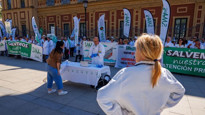 Protesta de los médicos de Atención Primaria en Sevilla.