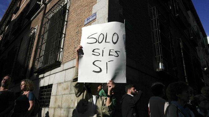 Una mujer protesta contra la reforma de la ley del ‘solo sí es sí’ en Madrid.
