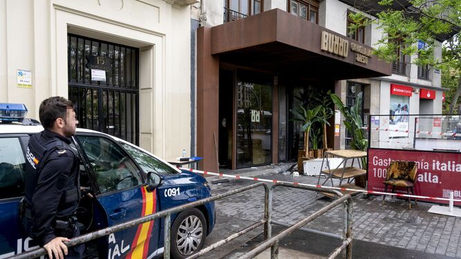 Imagen del exterior del restaurante en el que han muerto en un incendio en Madrid.