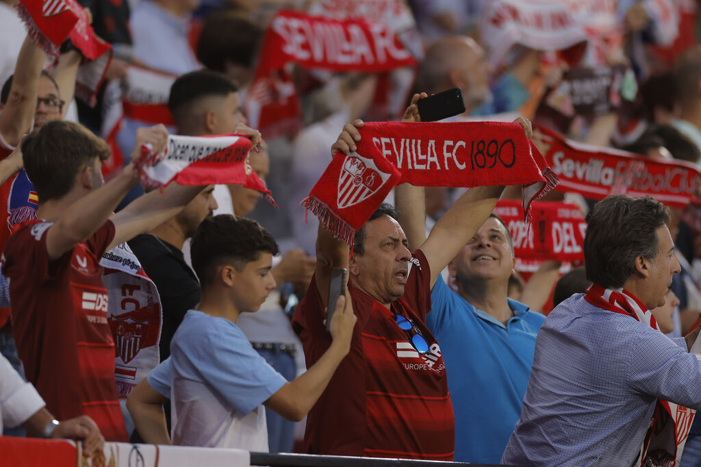 Encuéntrate en las fotos del Sevilla-Villarreal