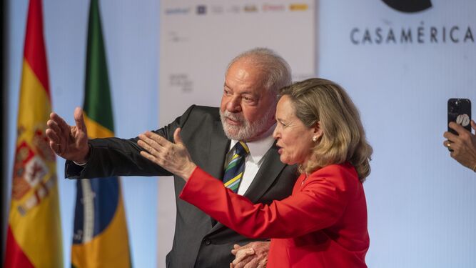 El presidente de Brasil, Lula da Silva, y la vicepresidenta del Gobierno de España, Nadia Calviño, participan en un encuentro empresarial entre España y Brasil.