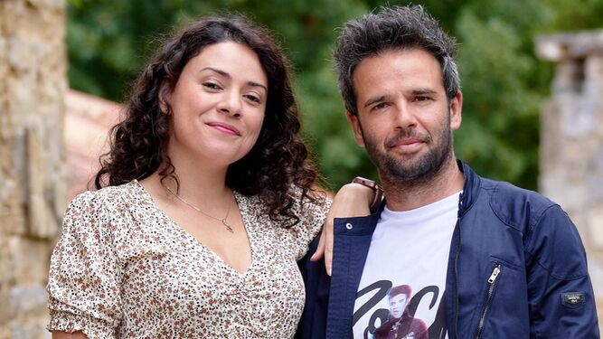 Ana Arias y Raúl Peña, un joven matrimonio en los nuevos episodios de 'El Pueblo'