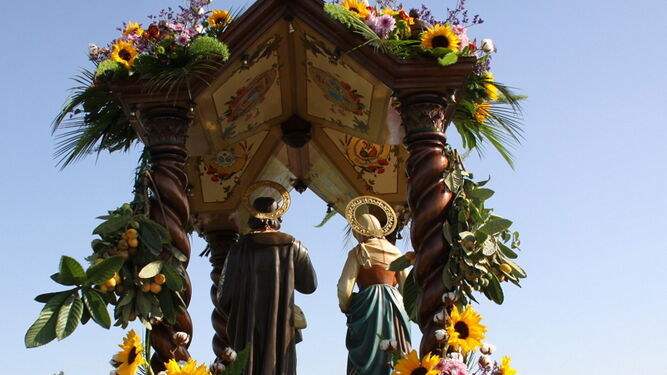 Miles de romeros celebran en Los Palacios la Romería en honor a San Isidro Labrador y Santa María de la Cabeza