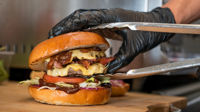 The Champions Burger: la búsqueda de la mejor hamburguesa de España hace parada en Sevilla