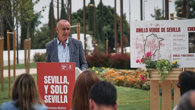 El alcalde de Sevilla, Antonio Muñoz, durante la presentación del Anillo Verde de Sevilla.