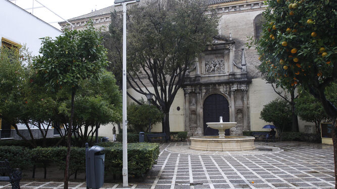 La plaza de Santa Isabel, con el convento al fondo.