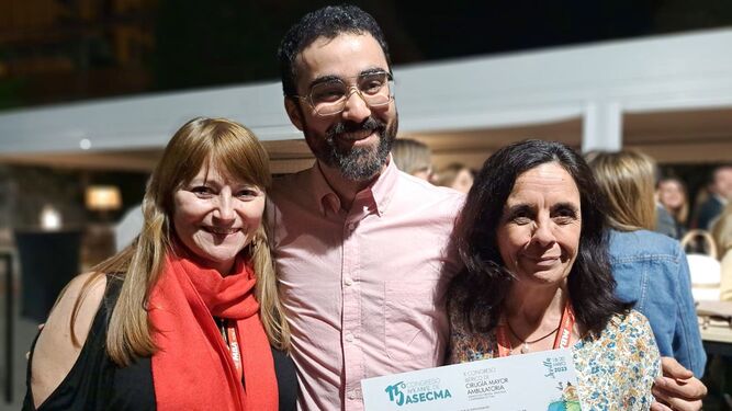 Los autores de la comunicación galardonada con el primer premio en la categoría de Cirugía en el XV Congreso Nacional de CMA y el X Ibérico de CMA, celebrados simultáneamente en Sevilla.