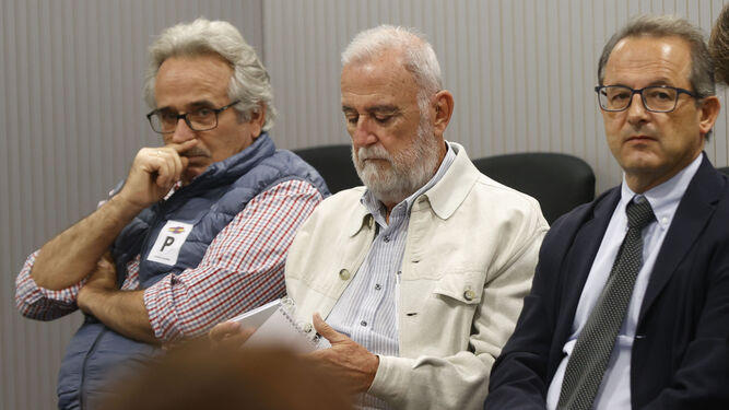 Joaquín Peña, primero por la derecha, junto a Antonio Rodrigo Torrijos y Antoni Miguel Ruiz Carmona, en el juicio celebrado en la Audiencia Nacional.