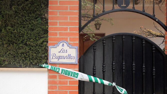 El chalé del término municipal de Las Gabias donde han sido hallados los cuerpos.