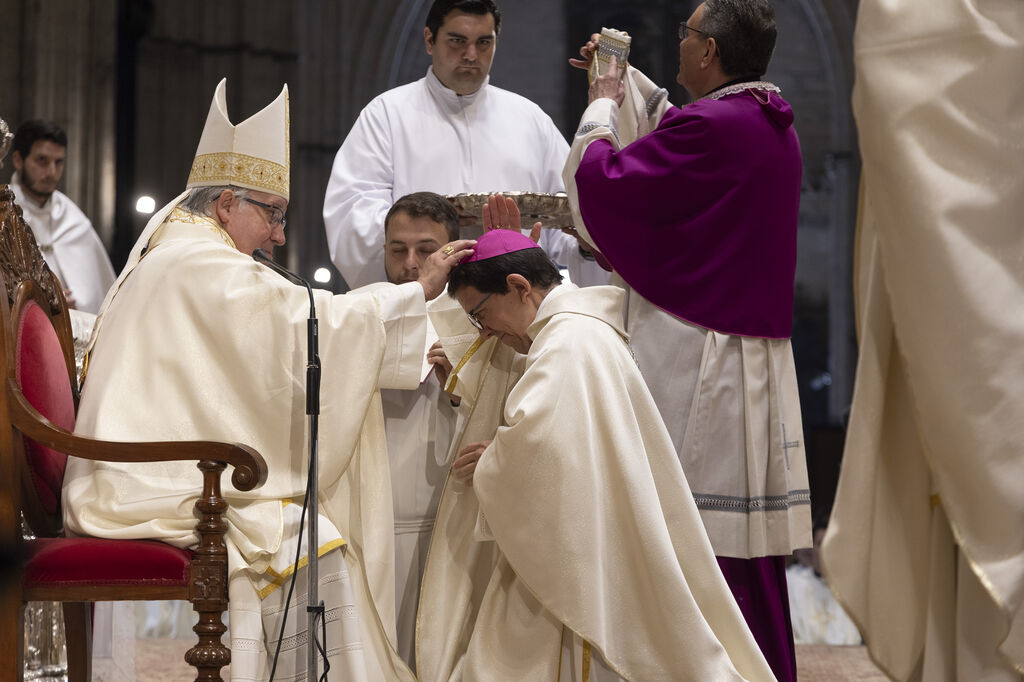 La ordenaci&oacute;n episcopal de los dos nuevos obispos auxiliares de Sevilla, Teodoro Le&oacute;n y Ram&oacute;n Valdivia