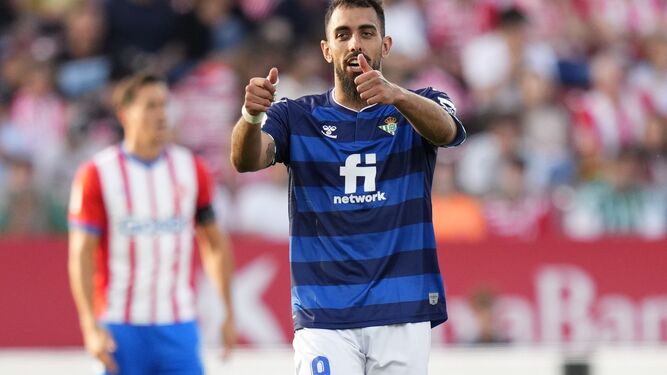 Borja Iglesias celebra uno de sus goles.