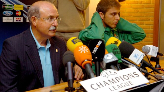 Serra Ferrer y Joaquín, en una rueda de prensa previa a un partido de Liga de Campeones en 2005.