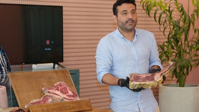 Sergio Martín de la Rosa, en su charla sobre las carnes de la carta en la inauguración de La Perdida Zahara.