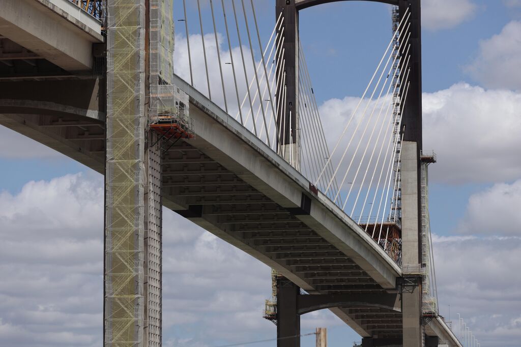 Recrecimiento de los pilonos centrales en la obra del puente del Centenario