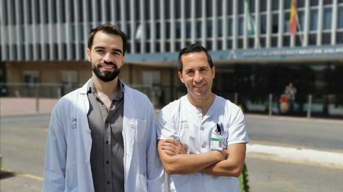Manuel Romero y Pavle Puzigaca, los dos endocrinólogos que han intervenido en el caso clínico premiado y que lo han presentado al foro científico andaluz de esta especialidad clínica.