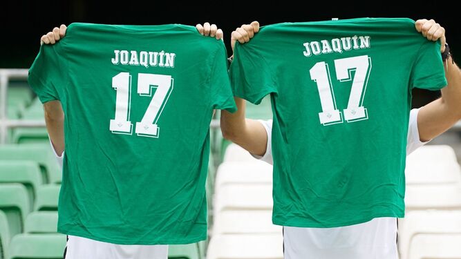 Facua insta al Betis a entregar la camiseta de homenaje a Joaquín a los asistentes al partido