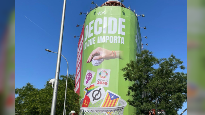 El cartel de Vox en el centro de Madrid