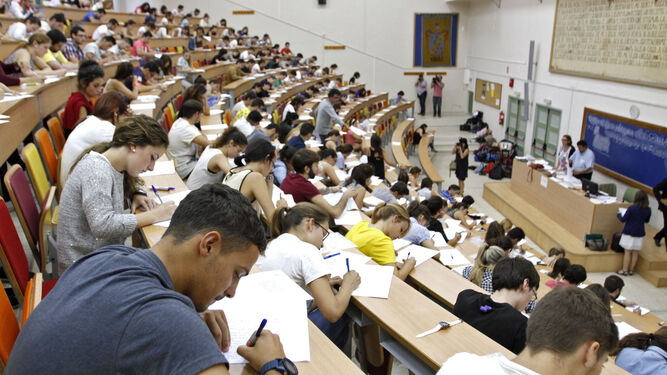Exámenes de selectividad  en la Universidad de Cádiz.