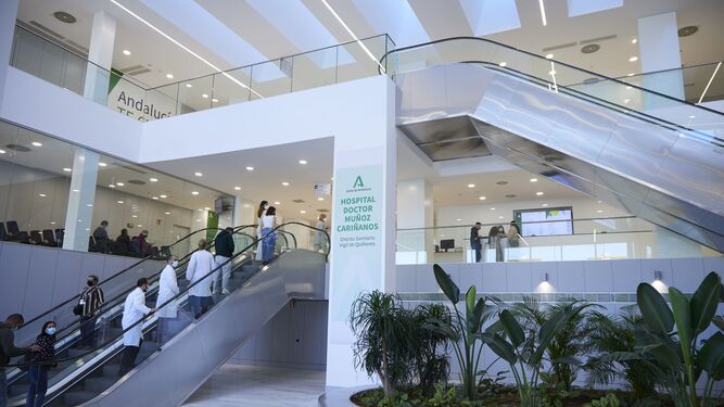 Sanitarios y pacientes en el Hospital Muñoz Cariñanos, el día de su reinauguración al completo, el pasado 20 de marzo.