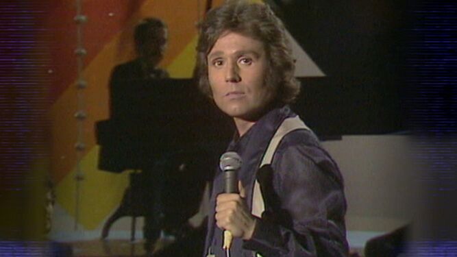 Raphael en una de sus actuaciones en TVE a principios de los años 80
