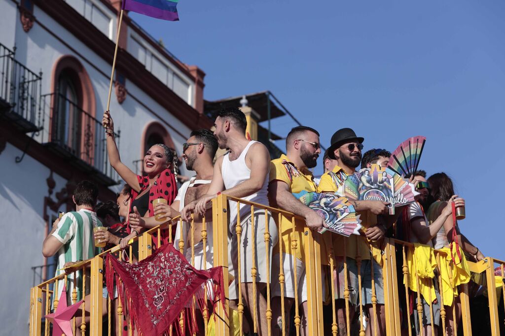 Las im&aacute;genes de la cabalgata del Orgullo LGTBI en Sevilla
