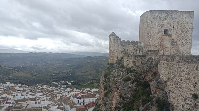 La etapa concluye en Olvera, donde es obligatorio subir a visitar su castillo.