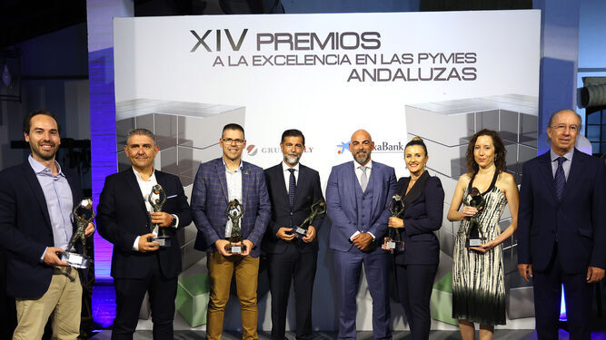Los premiados en la XIV edición de los Premios a la Excelencia en las Pymes Andaluzas que convocan Grupo Joly y Caixabank.