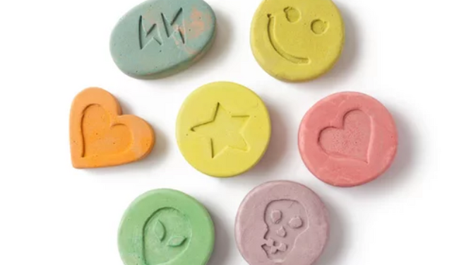 Descubriendo el potencial del éxtasis: Australia lidera el camino en el uso de MDMA para tratar trastornos mentales