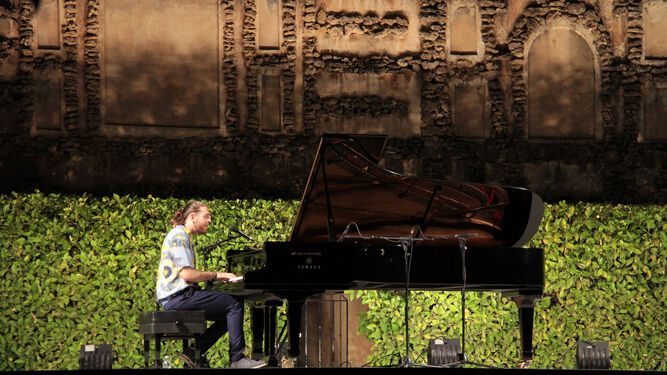El pianista Andrés Barrios actuó recientemente en el ciclo de las Noches en los Jardines del Real Alcázar.
