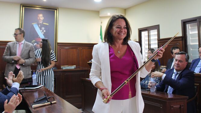 Cristina Los Arcos, en su reciente toma de posesión como alcaldesa de Espartinas.