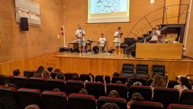 Más de 260 personas disfrutan de los talleres de la Universidad Popular de verano de Alcalá