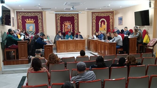Imagen de archivo de un pleno municipal en el Ayuntamiento de Coria del Río.