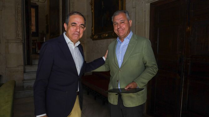 Miguel Ángel Castro y José Luis Sanz en el encuentro mantenido este miércoles en el Ayuntamiento.