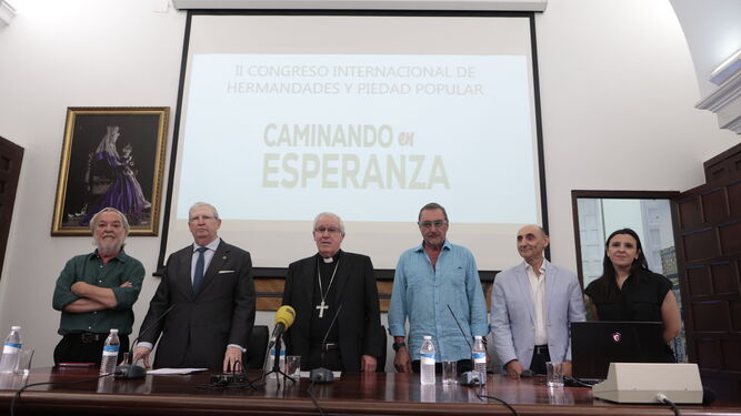 Manuel Cuervo, Francisco Vélez, monseñor José Ángel Saiz Meneses, Carlos Herrera, Manuel Marvizón y Pilar Arincón.