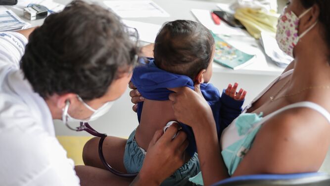 Salud suministrará desde otoño la vacuna de la bronquiolitis a los menores de 6 meses