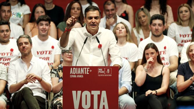 Pedro Sánchez en un acto electoral en Lugo.