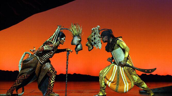 Los personajes de Scar y Mufasa en el musical de 'El Rey León'