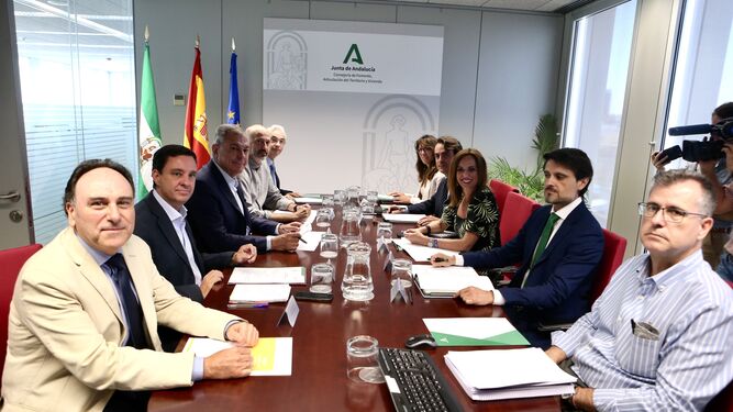 Primera reunión entre Ayuntamiento de Sevilla y Consejería de Fomento