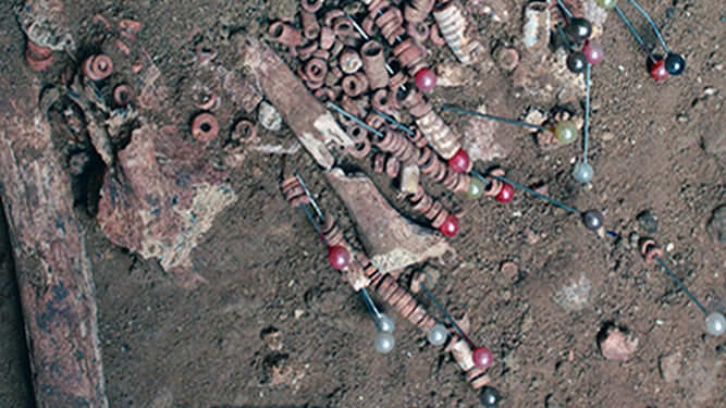 Investigadores del CSIC hallan un collar de hace 9.000 años en un yacimiento en Jordania