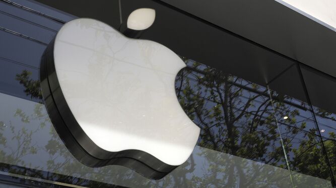 Logo de Apple en una de sus tiendas en Berkeley (California).