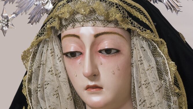 El rostro de la Soledad de Cantillana tras recuperar la policromía primitiva.