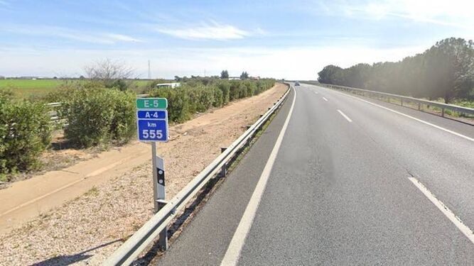 El accidente ha ocurrido en el kilómetro 555 de la A-4 en sentido a Cádiz.